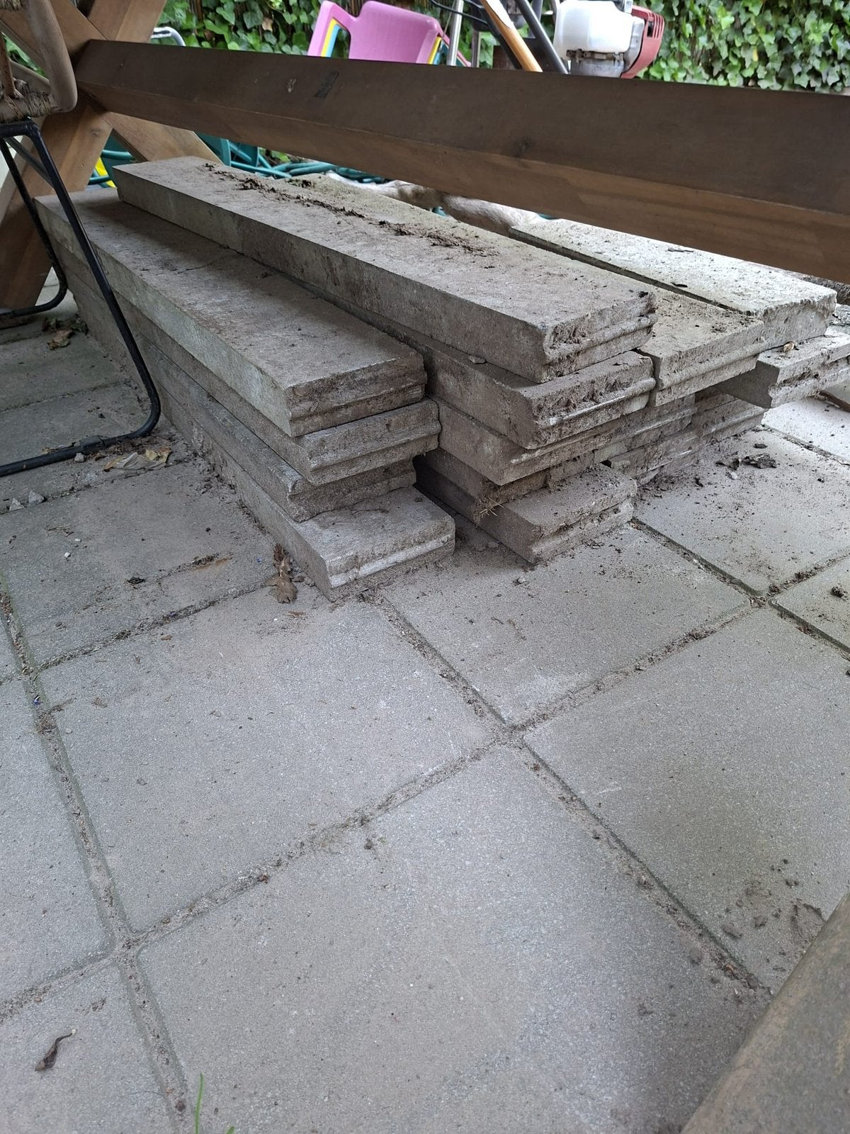 Gratis opsluitbandjes, Tuin en Terras, Tegels en Klinkers, Ophalen of Verzenden, Zo goed als nieuw, Beton, Klinkers