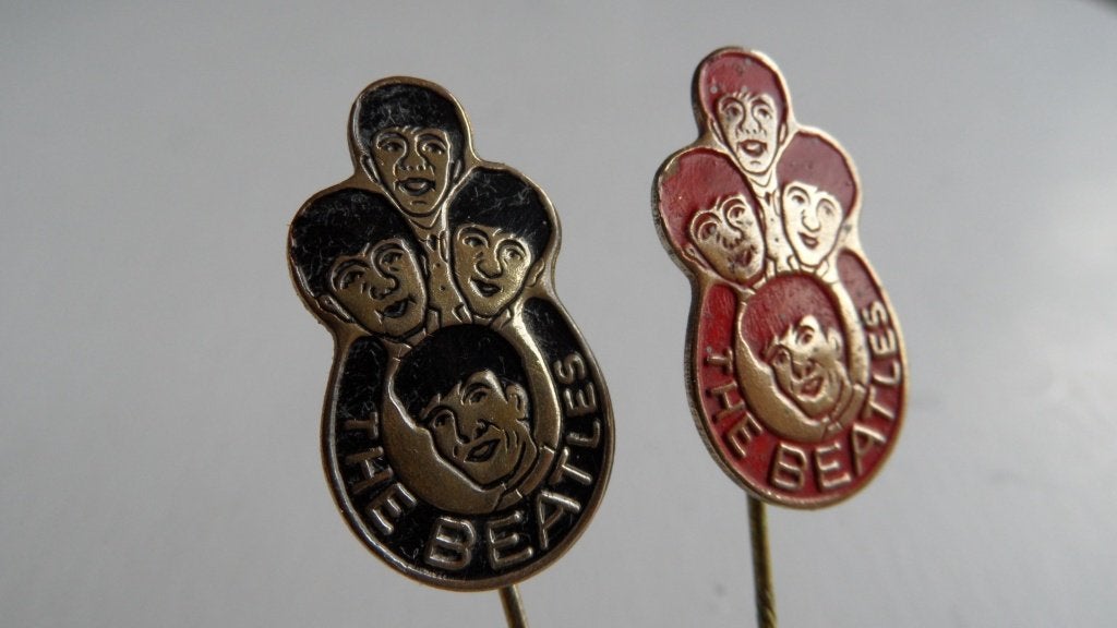 The Beatles speldjes 2 x, Verzenden, Gebruikt, Overige onderwerpen, Speldje of Pin