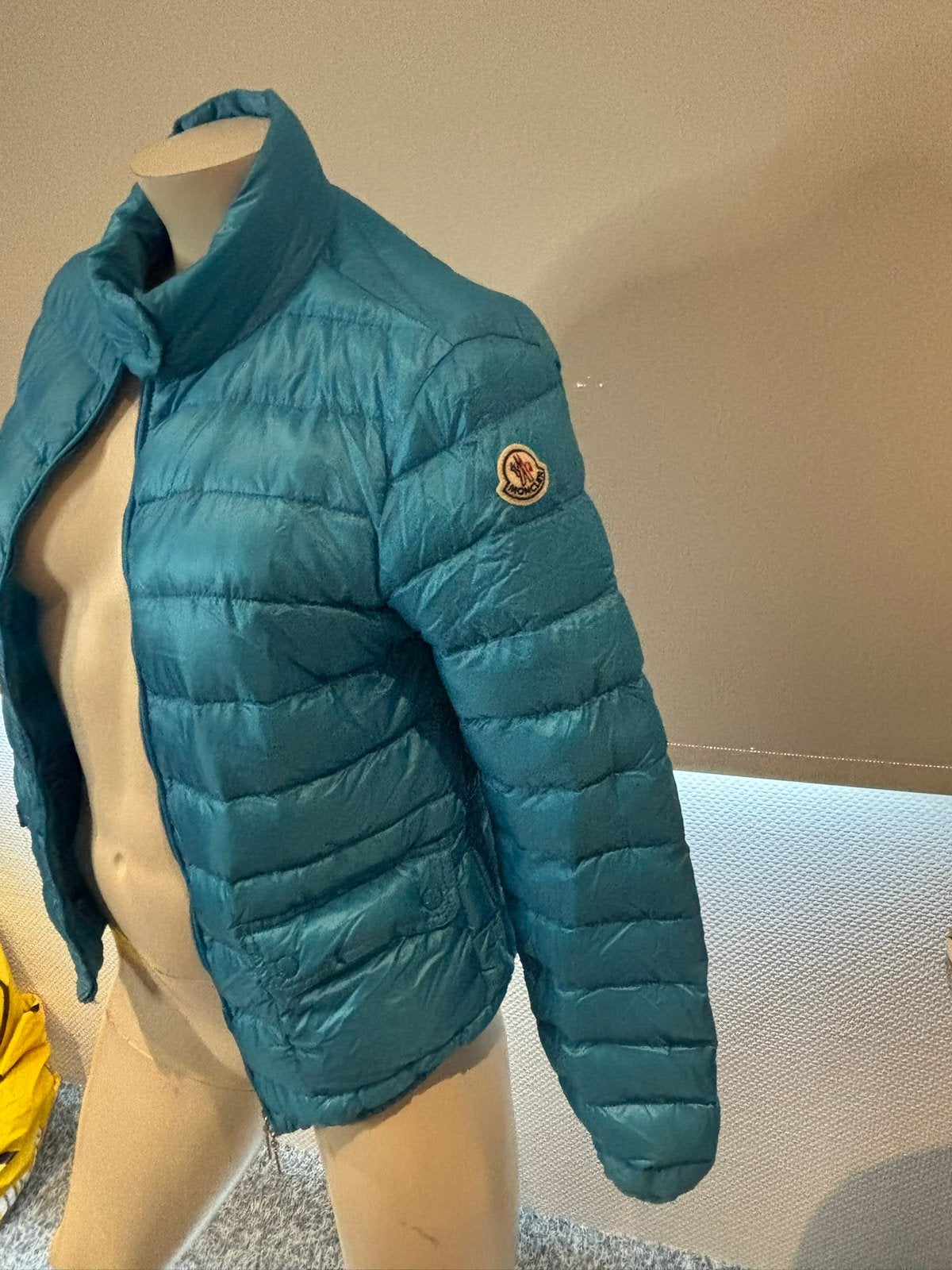 Moncler gewatteerd zomer jasje met embleem maat 1, Blauw, ., Ophalen of Verzenden, Zo goed als nieuw