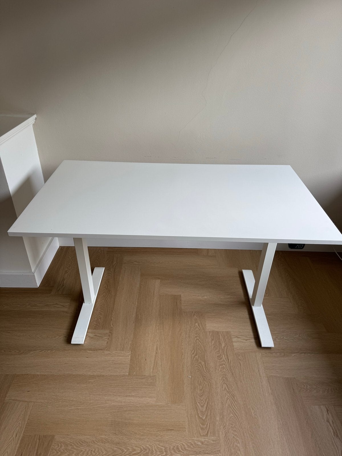 IKEA Rodulf Zit/Sta Bureau 140x80 cm - Zo goed als nieuw, Huis en Inrichting, Ophalen, Zit-sta bureau, Elektrisch, Zo goed als nieuw