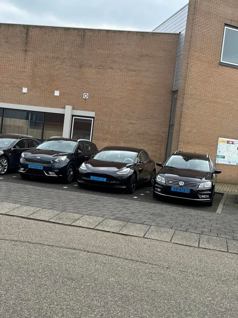 Foto 7 van Taxi huren/verhuur/ Passat huren/Golf huren/Skoda huren