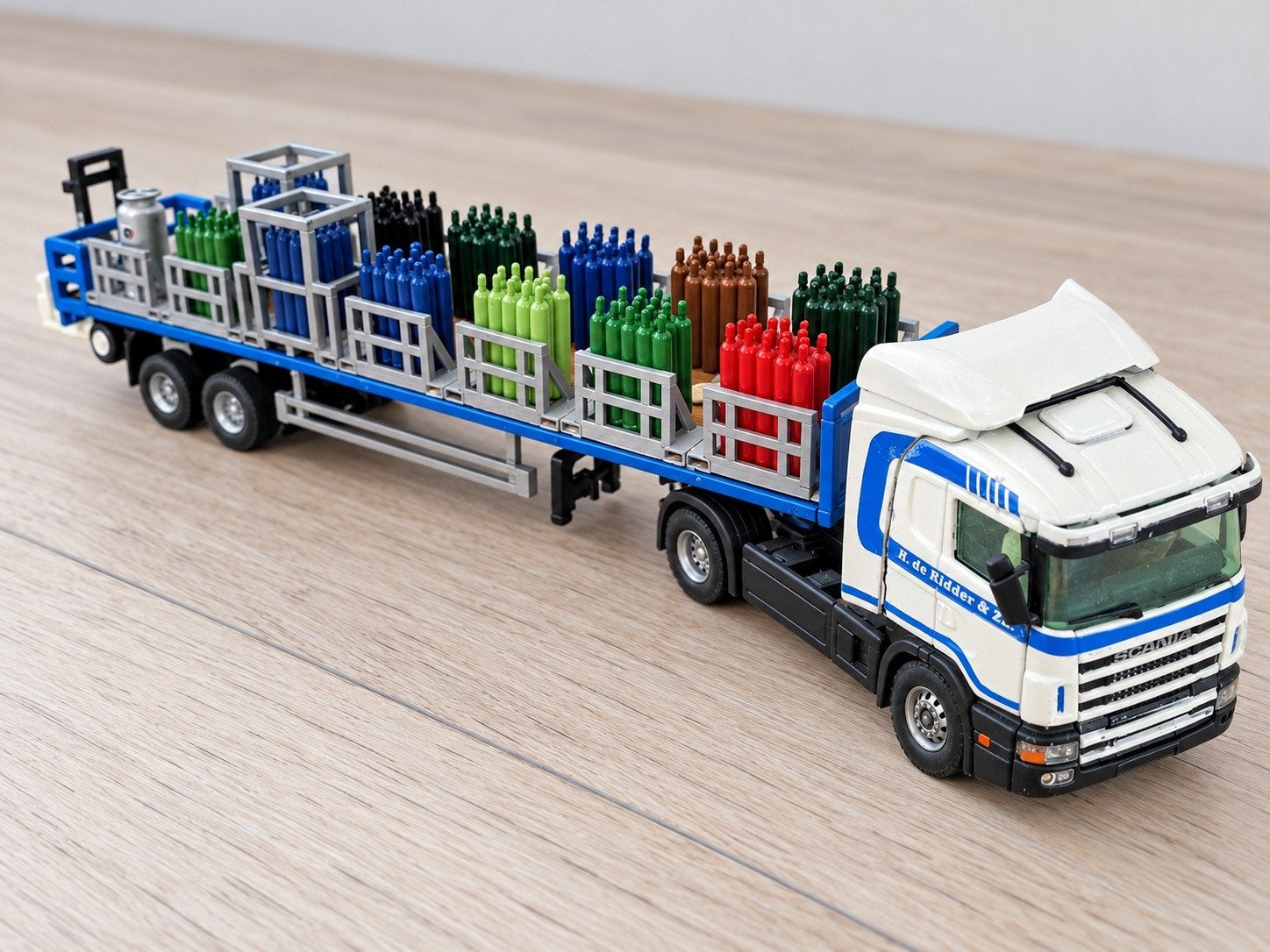 Gedetailleerde modelvrachtwagen van Scania, Ophalen of Verzenden, Zo goed als nieuw