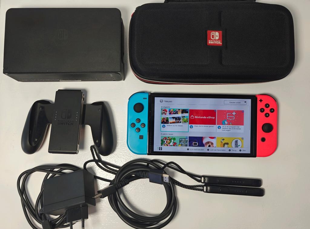 Nintendo Switch OLED, Ophalen of Verzenden, Zo goed als nieuw