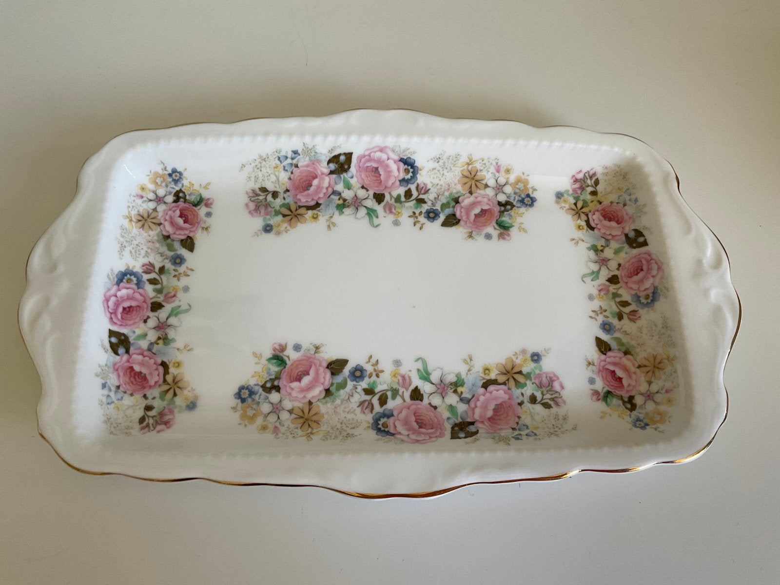 Cake schaal, Bone China, Royal Vale., Antiek en Kunst, Ophalen of Verzenden