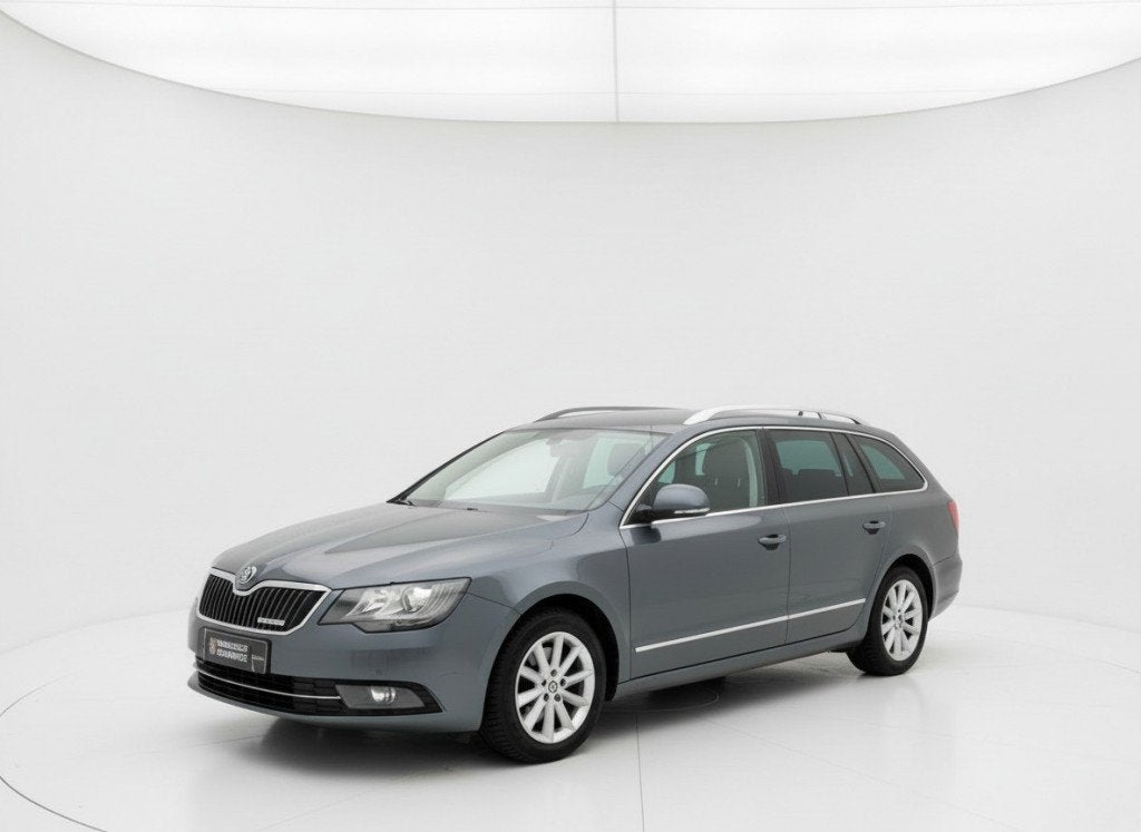 Skoda SUPERB 1.6 TDI CHAMPS ELYSEE. NAVI,TREKHAAK,CRUISE, Auto's, Gebruikt, Euro 6, 4 cilinders, 23 km/l