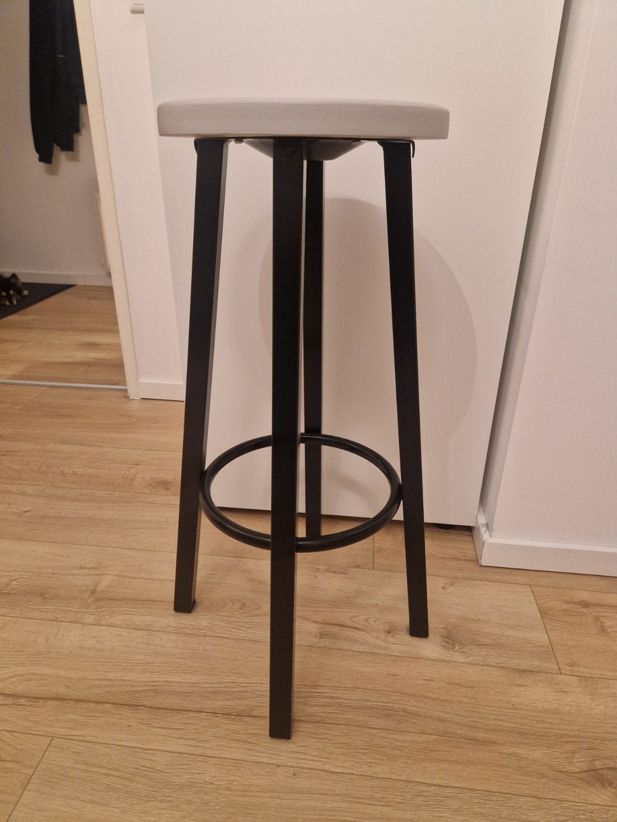 Industriële barkruk / tafel / plantenstaander ZGAN, 1 kruk, Ophalen, Zo goed als nieuw, 60 tot 90 cm