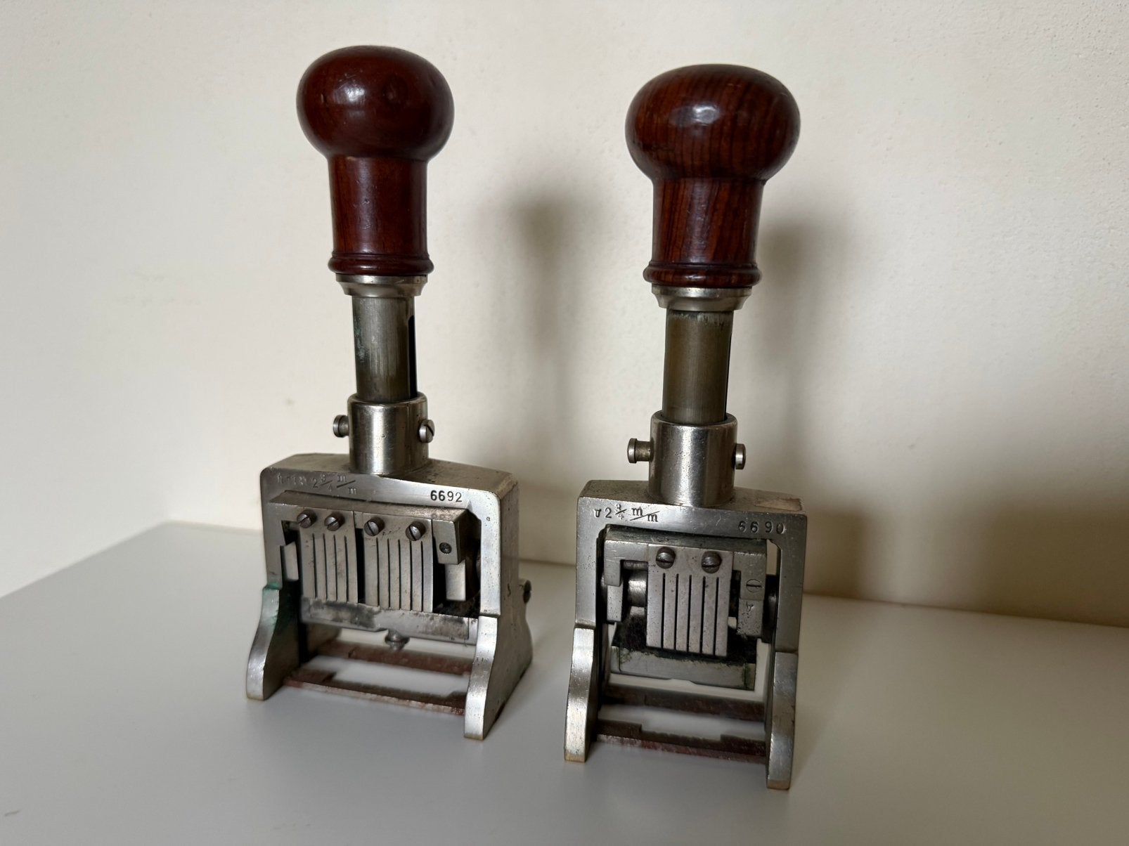 Vintage metalen stempels set van 2, Ophalen of Verzenden