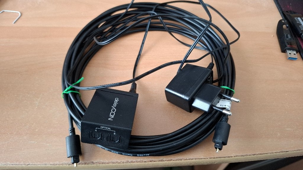 optische kabel met splitter, Audio, Tv en Foto, Audiokabels en Televisiekabels, Ophalen of Verzenden, Zo goed als nieuw, 5 tot 10 meter