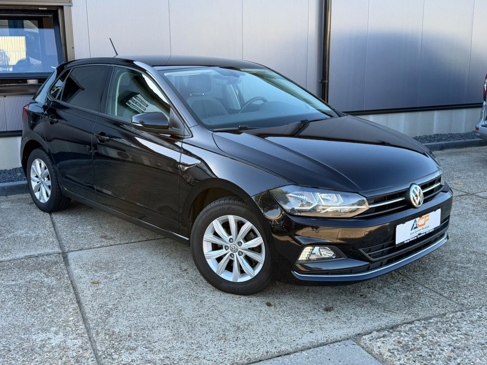 Volkswagen Polo 1.0 TSI Highline DSG Automaat / clima / stoe, Dealer onderhouden, Stof, Gebruikt, Zwart