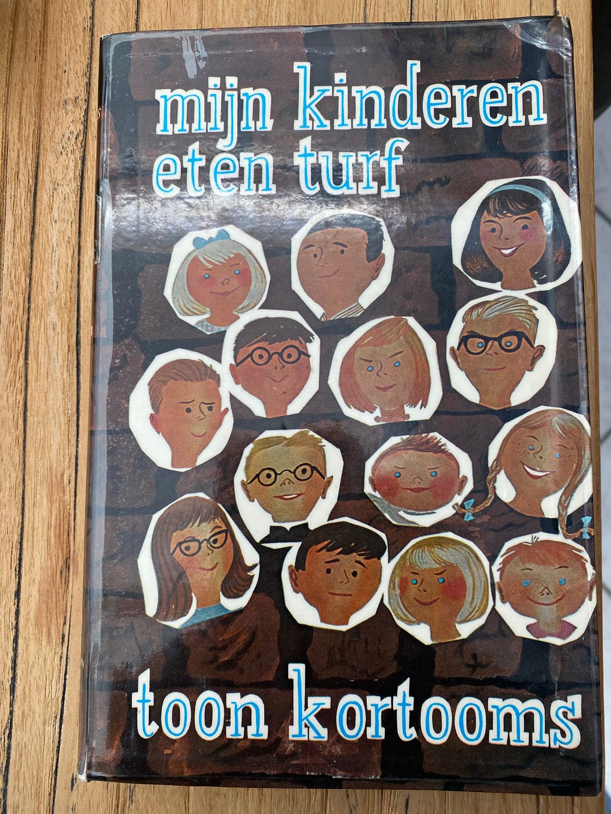 Mijn kinderen eten turf, Ophalen of Verzenden, Zo goed als nieuw