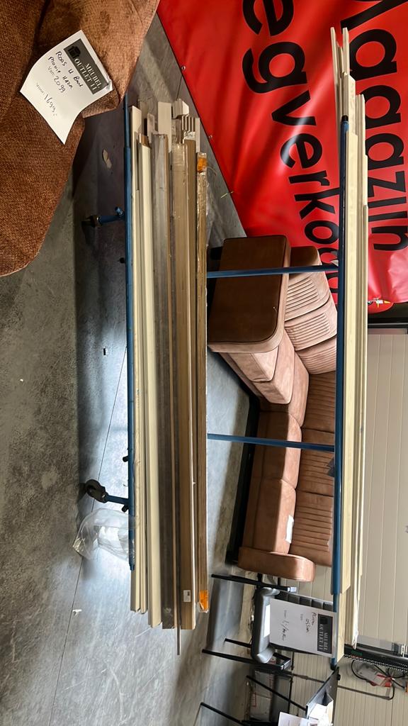 Hoge plinten assorti 1euro per stuk, Doe-het-zelf en Verbouw, Plinten en Afwerking, Ophalen, Zo goed als nieuw, Mdf, 200 tot 250 cm