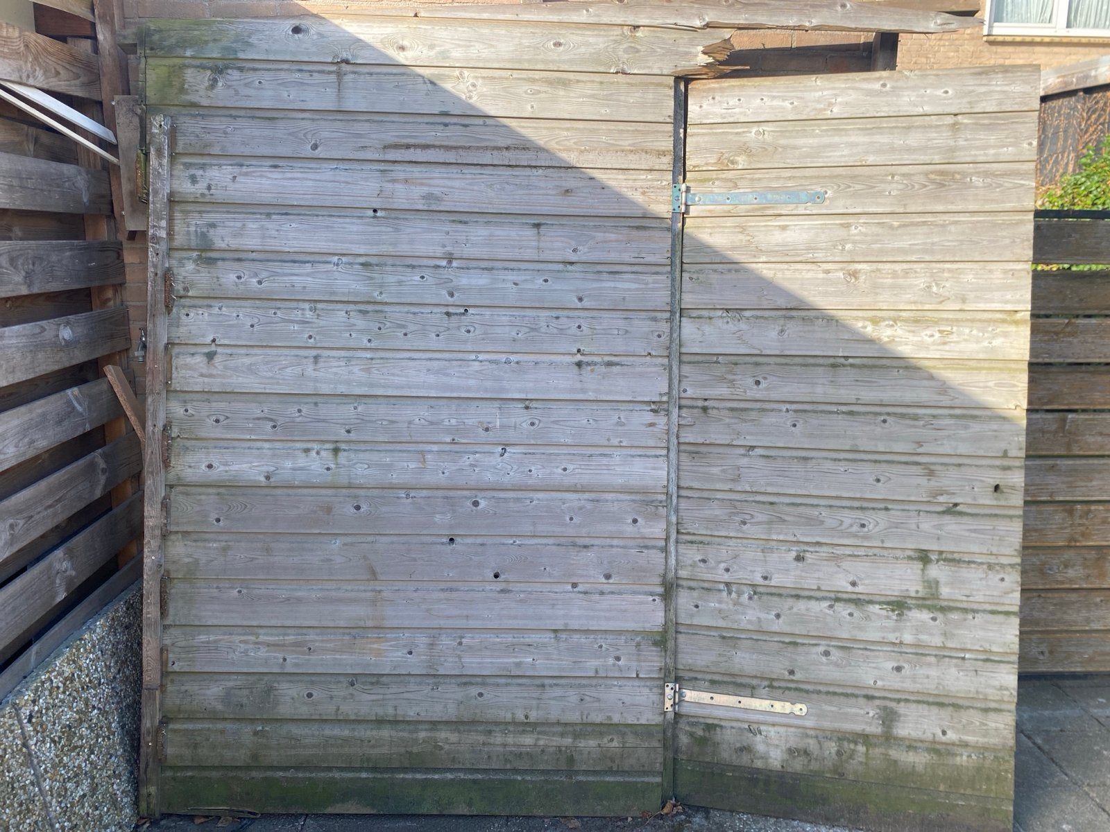 Oud schuttingdeel van hout/brandhout gratis op te halen, Ophalen, 3 tot 6 meter, Hout, 1 tot 2 meter