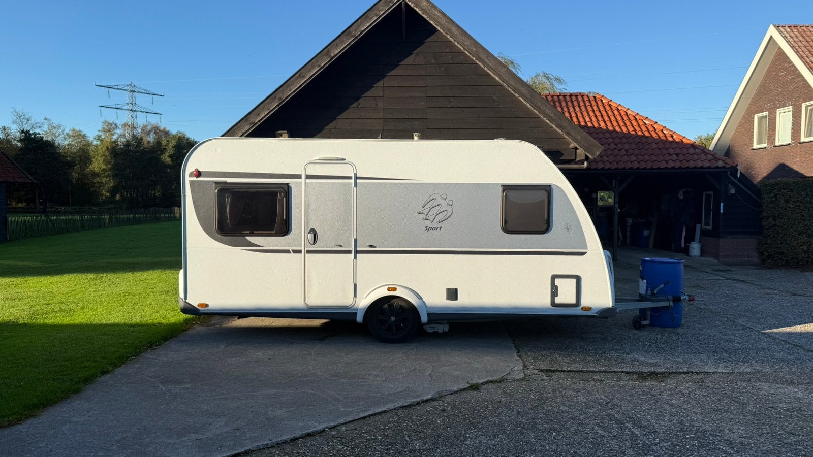Knaus Sport 450 FU met mover en tent (modeljaar 2016), Vast bed, Rondzit, Particulier, 5 tot 6 meter