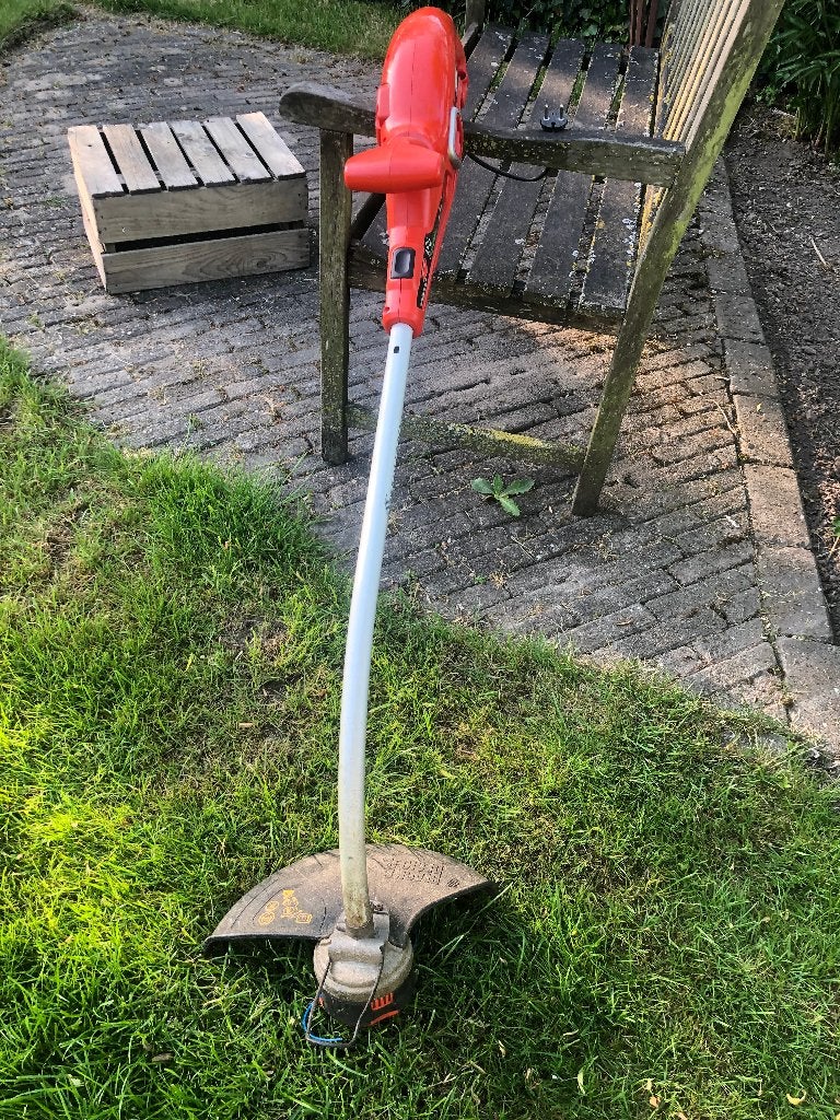 Gras trimmer Black en Dekker met draad kop., Ophalen, 10 tot 30 cm, Elektrisch, Black & Decker