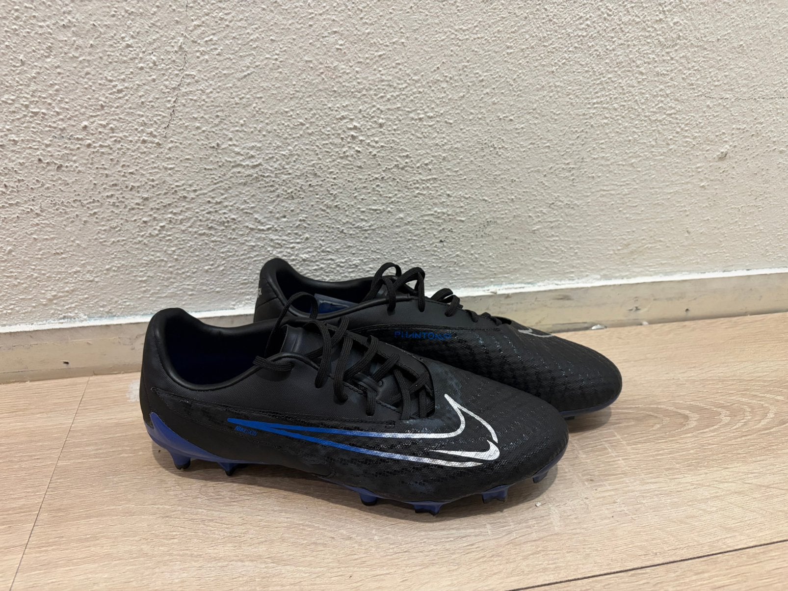 Nike Phantom voetbalschoenen, Maat XS of kleiner, Ophalen of Verzenden, Zo goed als nieuw, Schoenen
