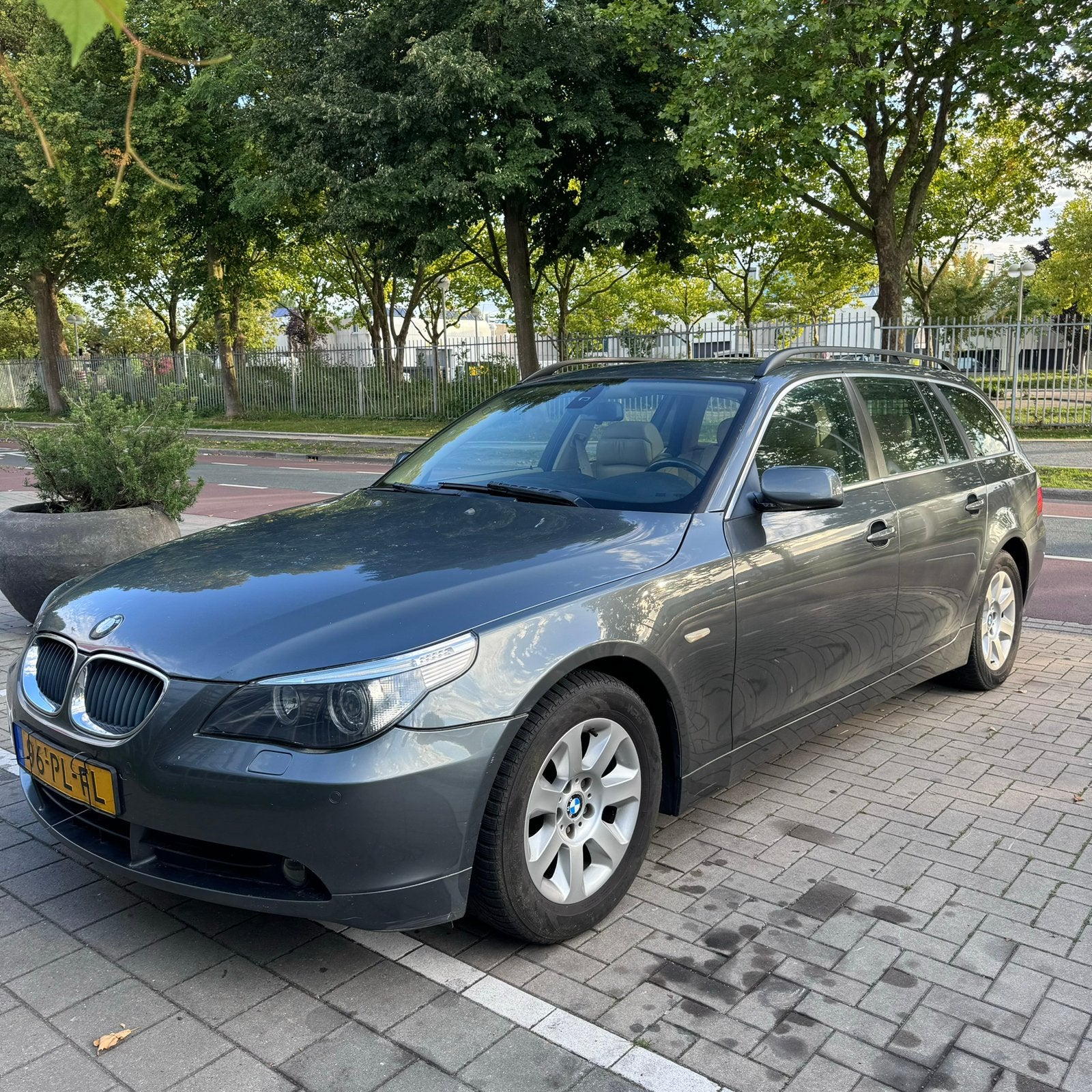 BMW 5-Serie 3.0 D 530 Touring AUT 2004 Grijs export possible, Achterwielaandrijving, Beige, 2000 kg, Stationwagon