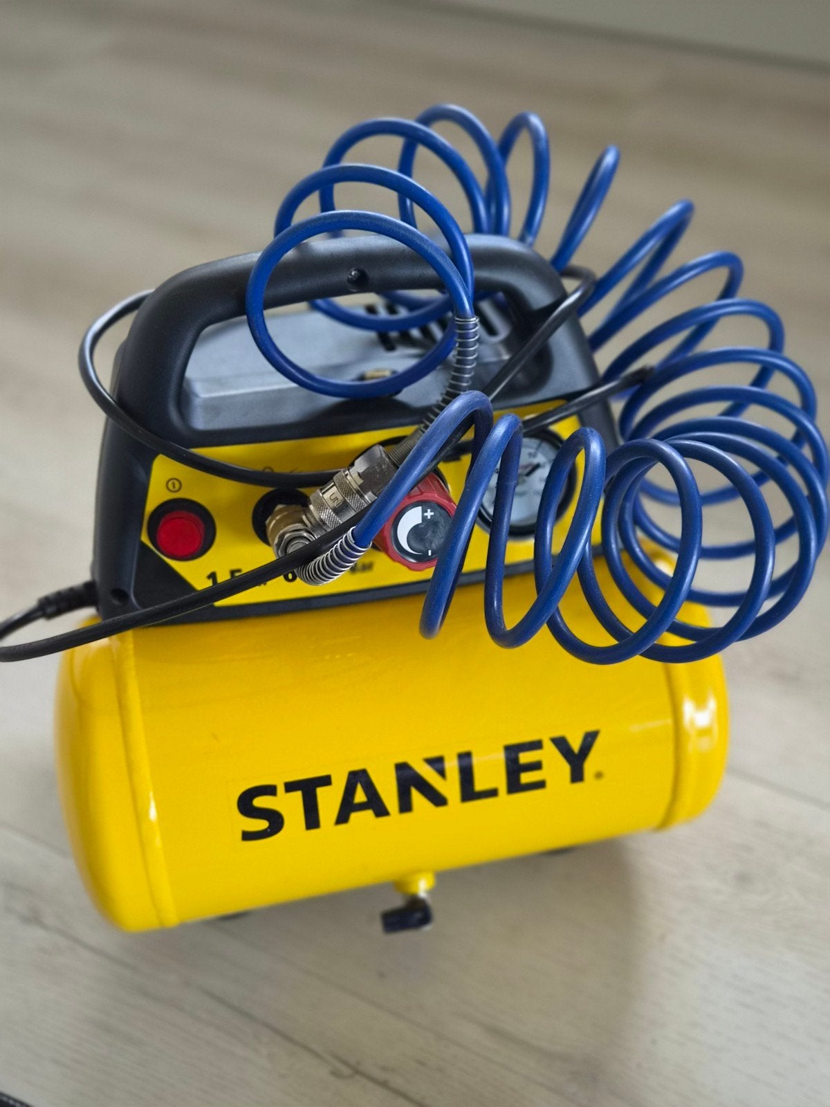 Stanley luchtcompressor 1.5 pk - Compact en Mobiel, 6 tot 10 bar, Ophalen of Verzenden, Zo goed als nieuw, Minder dan 200 liter/min