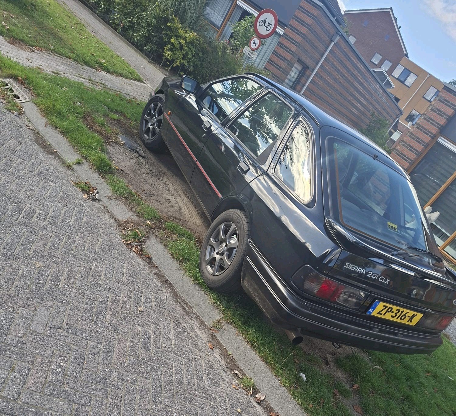 Ford Sierra 2.0i CLX APK tot 7-9-2028 Nieuwe distributie, foto 2