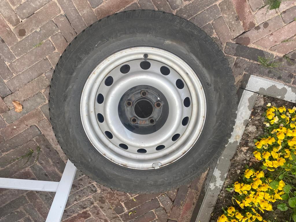 4 winterbanden met velg 205/65 r15, Ophalen of Verzenden