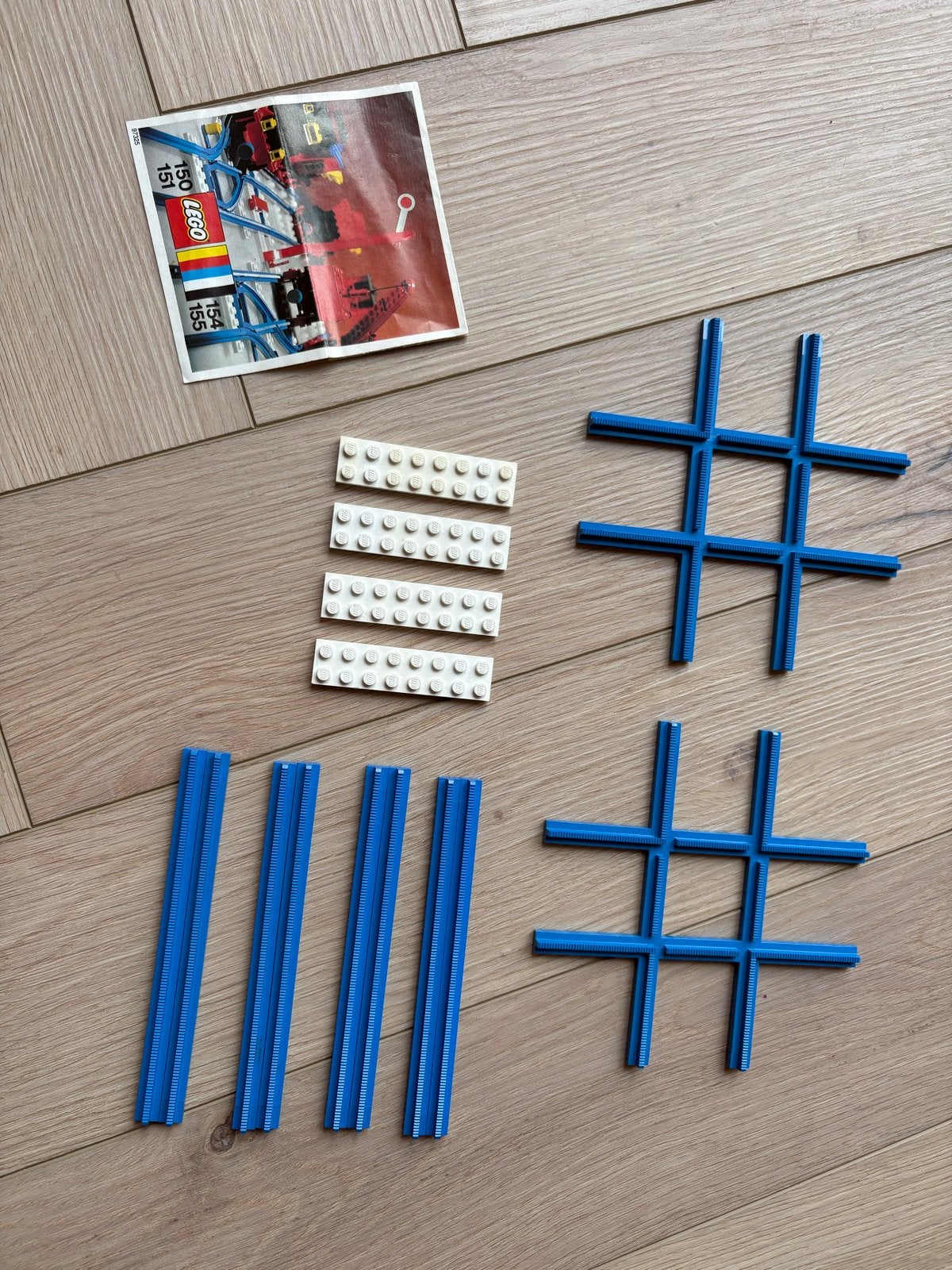 Lego 155 - twee kruisingen 8 rechte rails en 4 baseplate, Gebruikt, Overige thema's, Lego, Ophalen of Verzenden