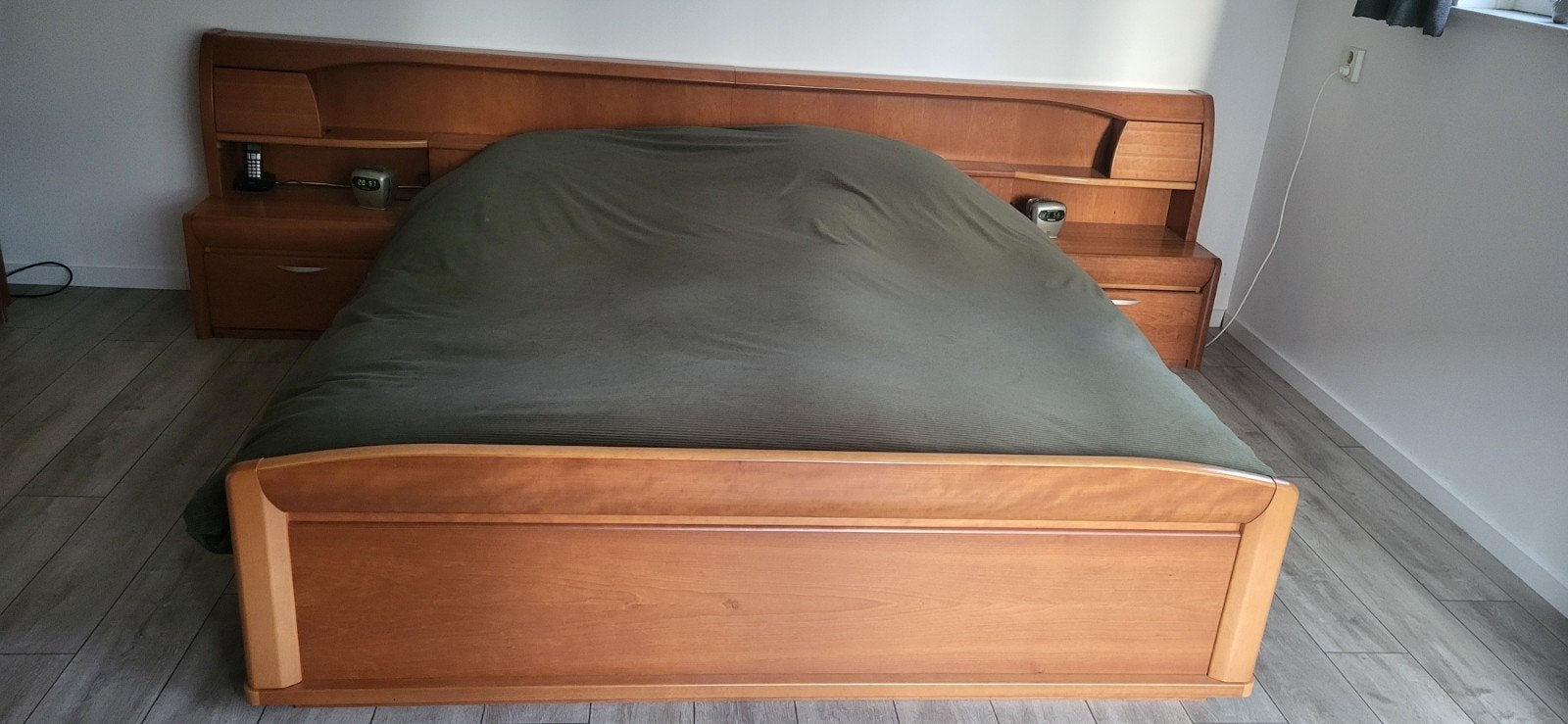 Bed met lattenbodem en nachtkastjes, Ophalen, Gebruikt, Overige kleuren, Tweepersoons