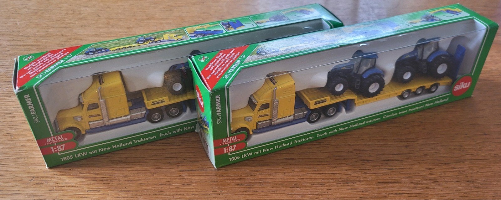 Siku 1805 vrachtwagen met new holland trekkers, Hobby en Vrije tijd, Modelauto's | 1:87, Ophalen of Verzenden, Zo goed als nieuw