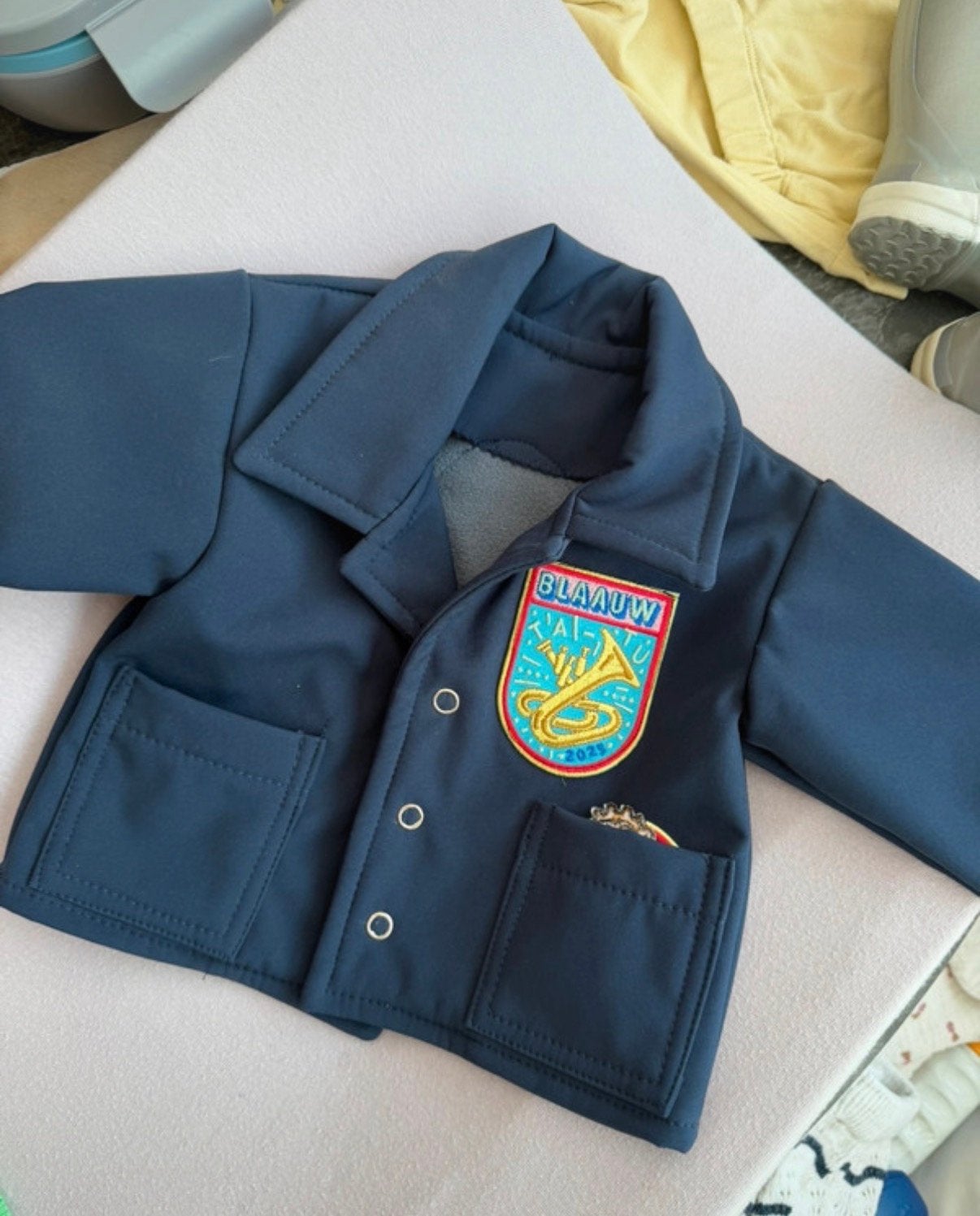 Nieuw Mini Carnavalskiel met handschoentjes en emblemen, Ophalen of Verzenden, Nieuw, 104 of kleiner, Jongen of Meisje