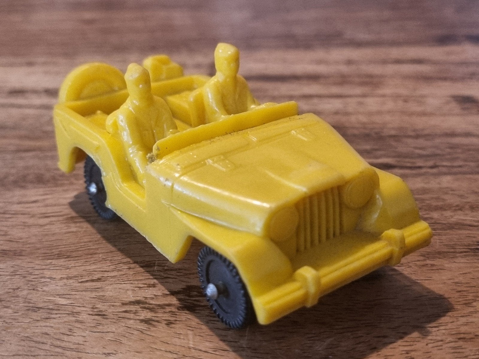 Vintage Gele Jeep Speelgoedauto met Figuren, Ophalen of Verzenden, Gebruikt
