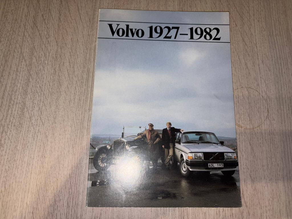 Voelje Volvo 1927-1982, Ophalen of Verzenden, Zo goed als nieuw