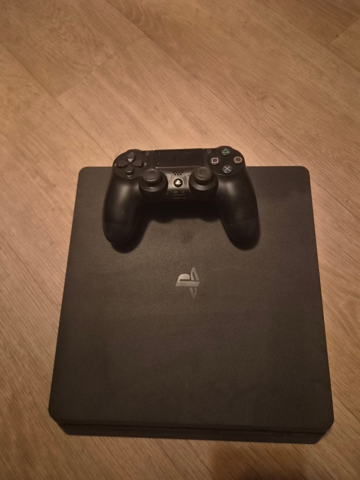 PS4 Slim 500GB met controller en 12 topgames, Avontuur en Actie, Online, Vanaf 18 jaar, 1 speler