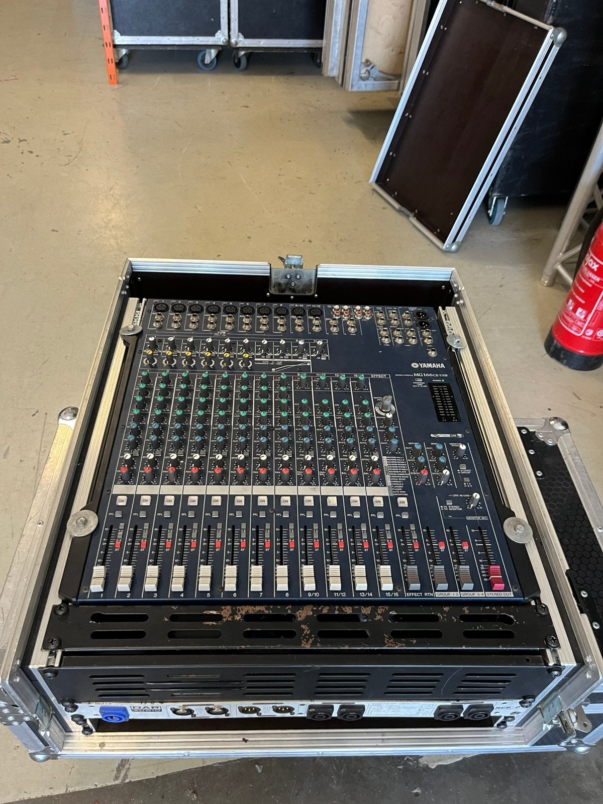 Yamaha MG166CX USB mengtafel, Muziek en Instrumenten, Mengpanelen, Ophalen, Zo goed als nieuw