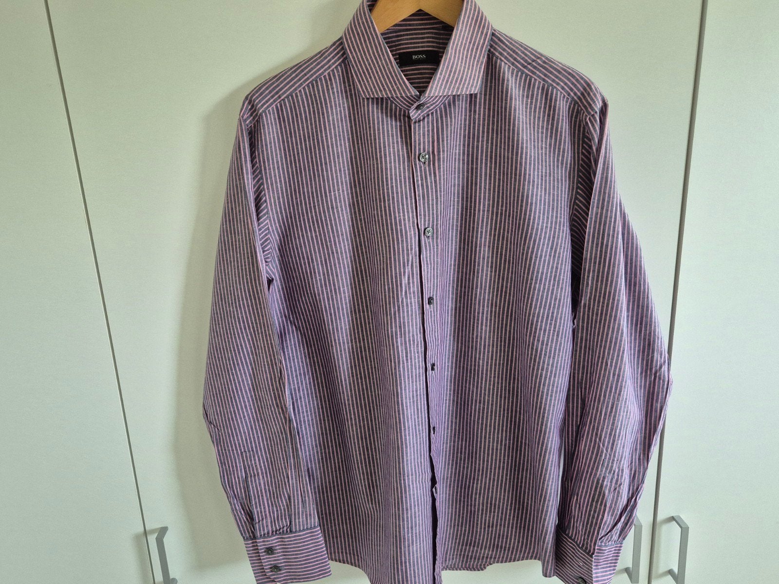 Hugo Boss 42, Kleding | Heren, Overhemden, Ophalen of Verzenden, Zo goed als nieuw, Paars, Halswijdte 41/42 (L)