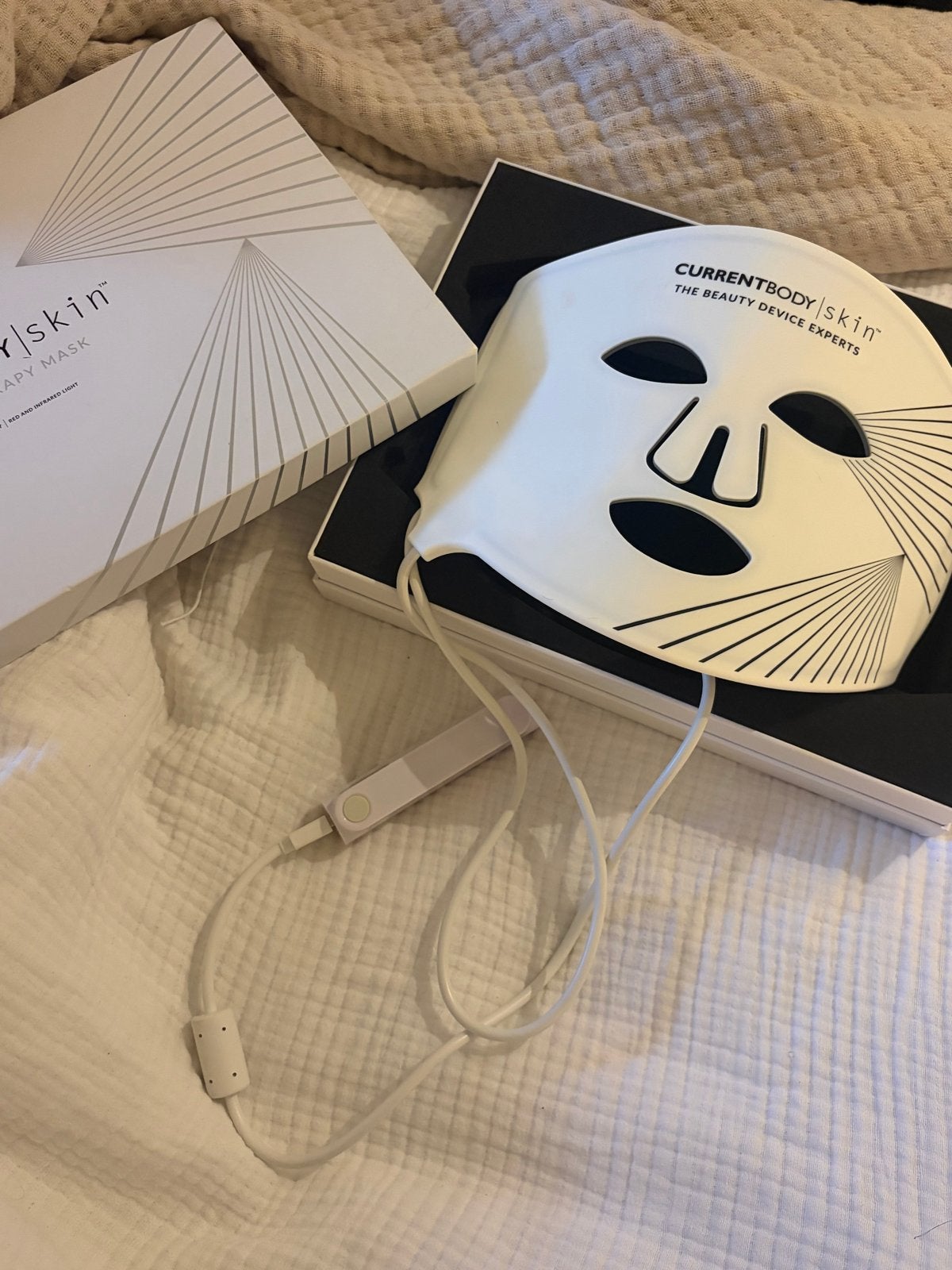 CurrentBody Skin LED Lichttherapie Masker, Sieraden, Tassen en Uiterlijk, Uiterlijk | Gezichtsverzorging, Zo goed als nieuw, Verzorging