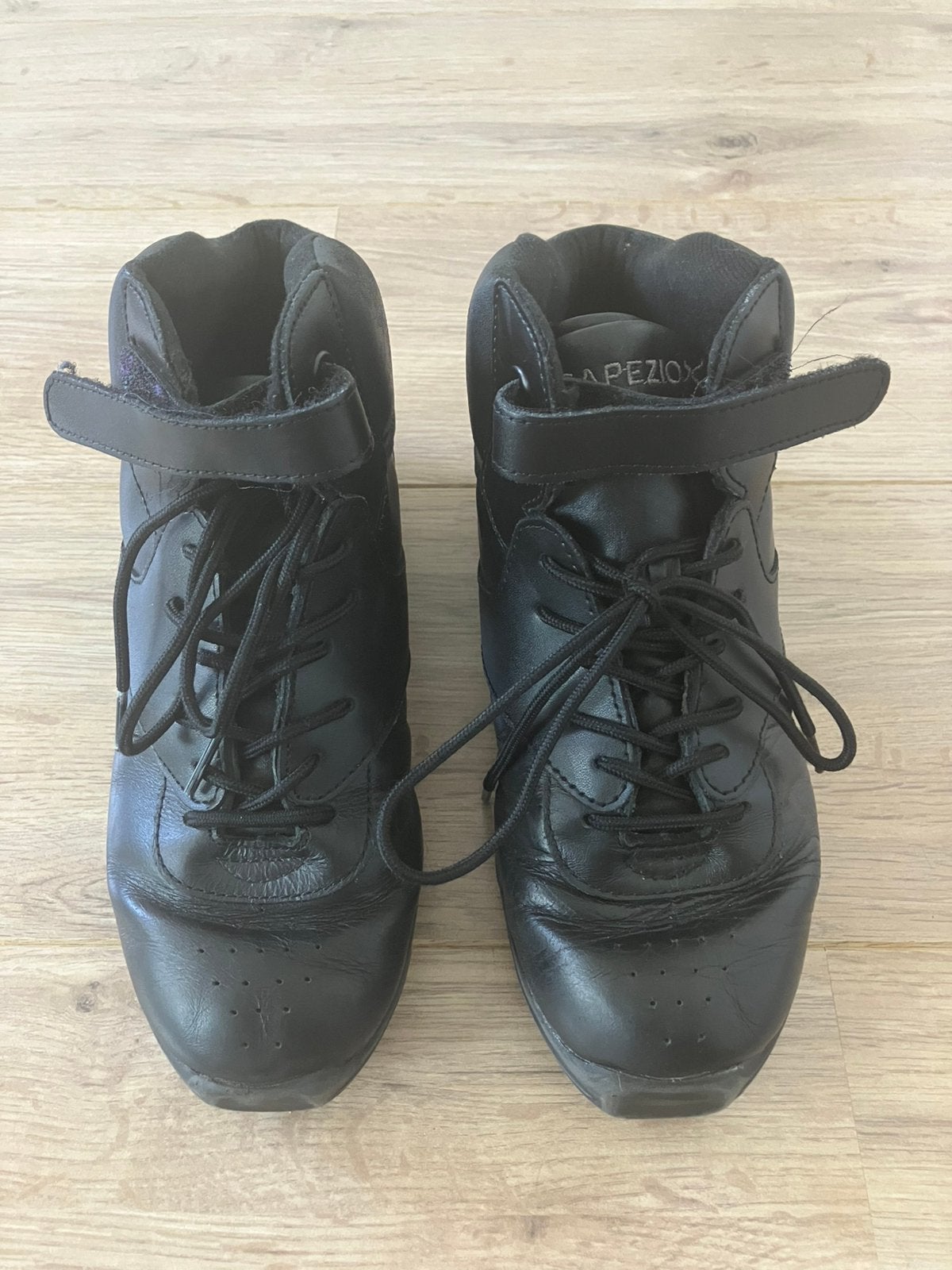 Capezio danssneakers DS01 leer maat 41, valt klein, Ophalen of Verzenden, Gebruikt, Schoenen