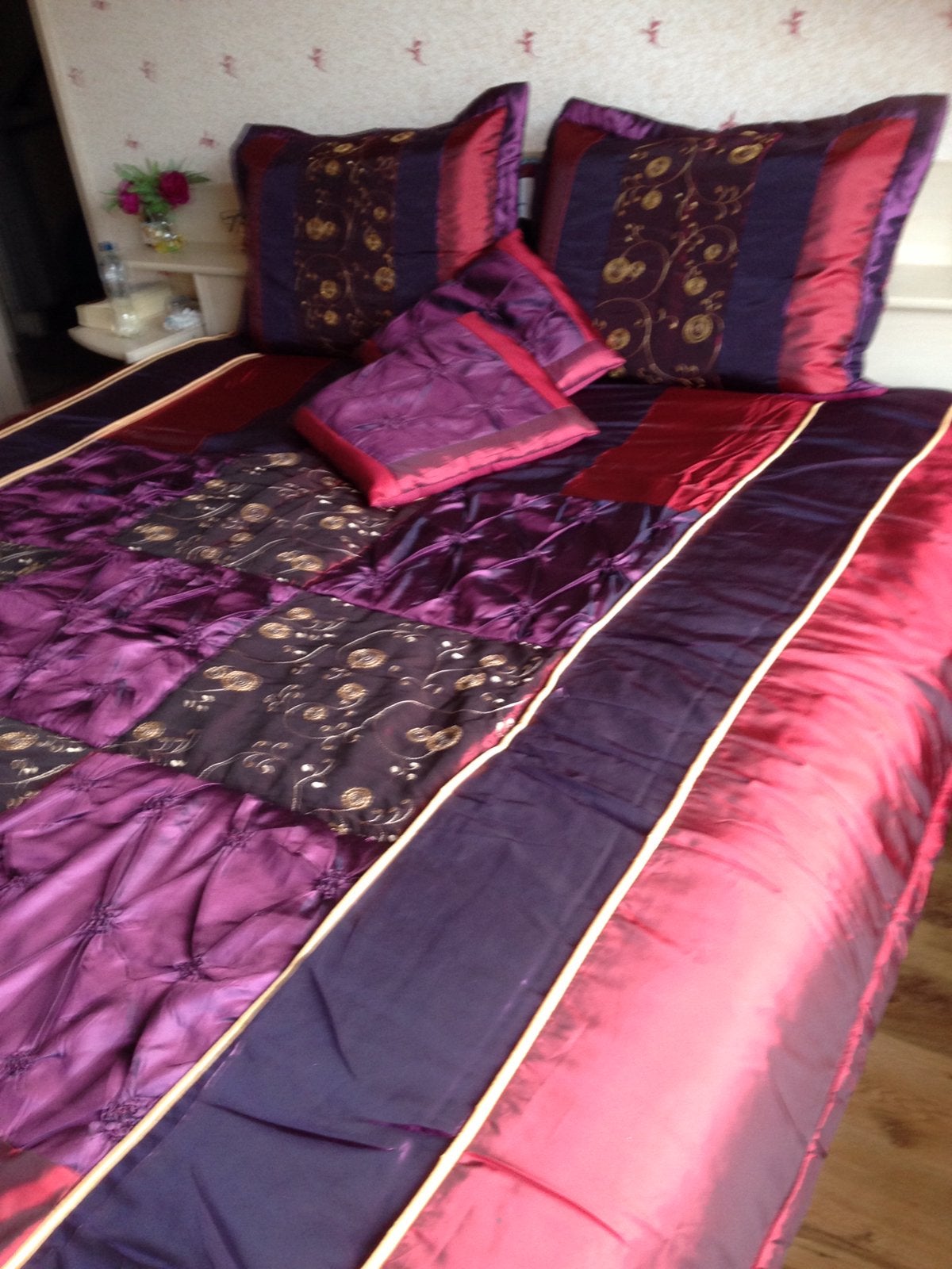 sprei met 2 grote en 2 kleine sierkussens., Ophalen of Verzenden, Nieuw, Tweepersoons