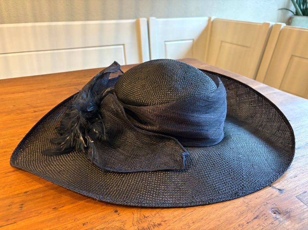Donkerblauwe dameshoed, Kleding | Dames, Hoeden en Petten, Ophalen, Zo goed als nieuw, One size fits all