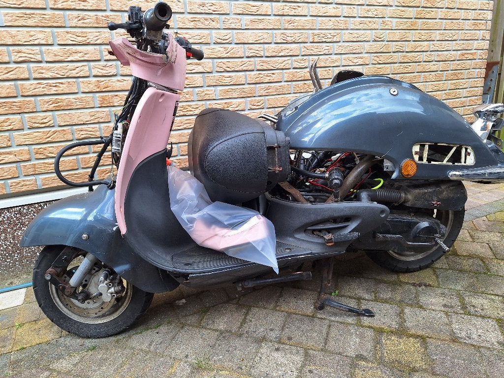Znen scooter gratis, Fietsen en Brommers, Ophalen of Verzenden, Gebruikt, Benzine, Overige merken
