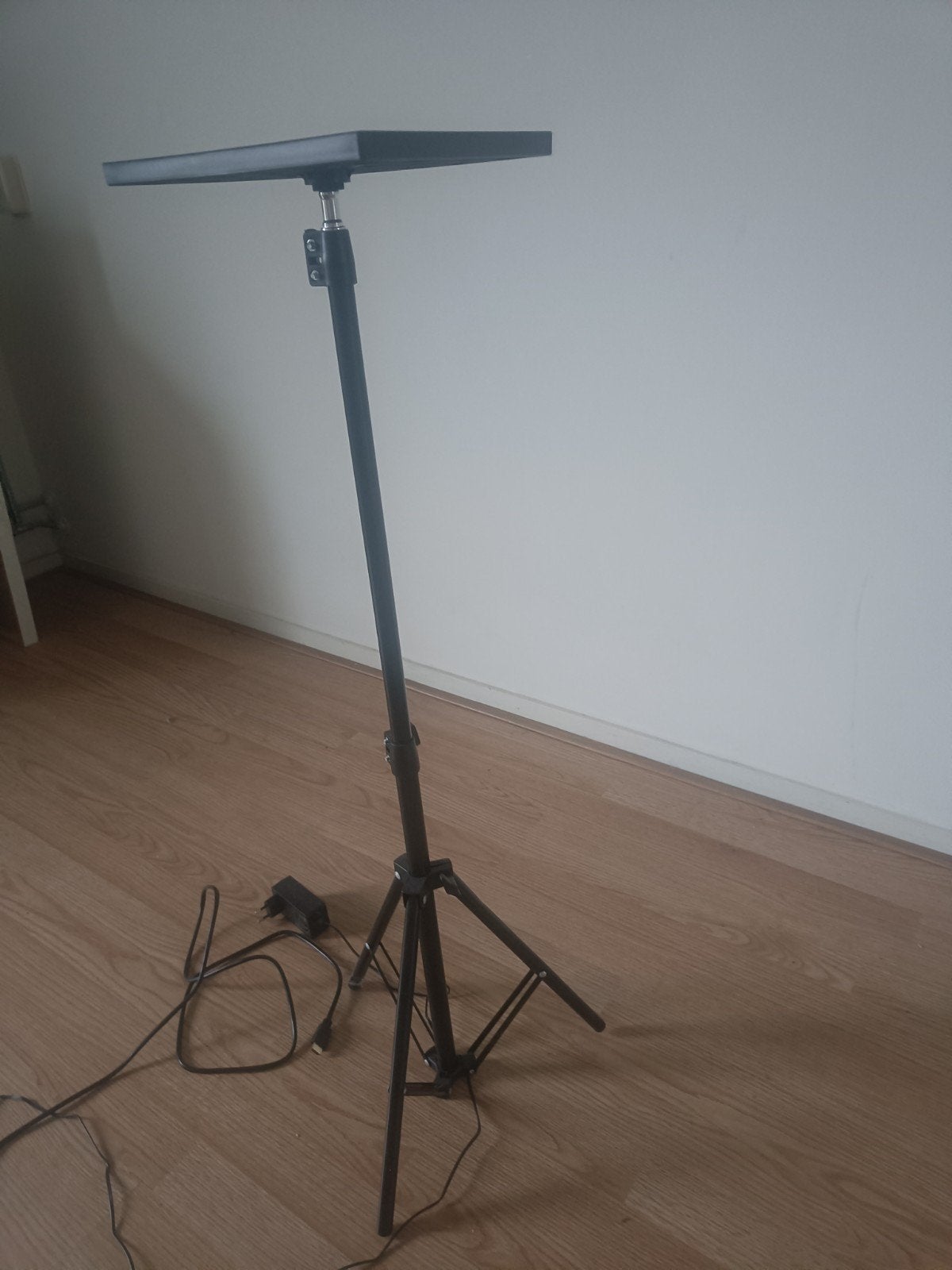 projectorstandaard statief, Ophalen of Verzenden, Zo goed als nieuw, Driepoot