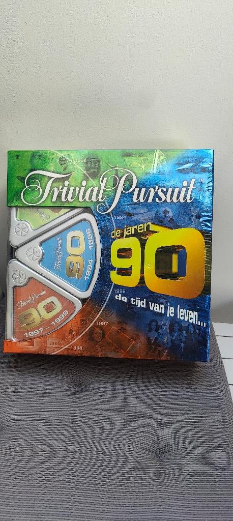 Trivial Pursuit de jaren 90, Vijf spelers of meer, Ophalen of Verzenden, Zo goed als nieuw, Parker