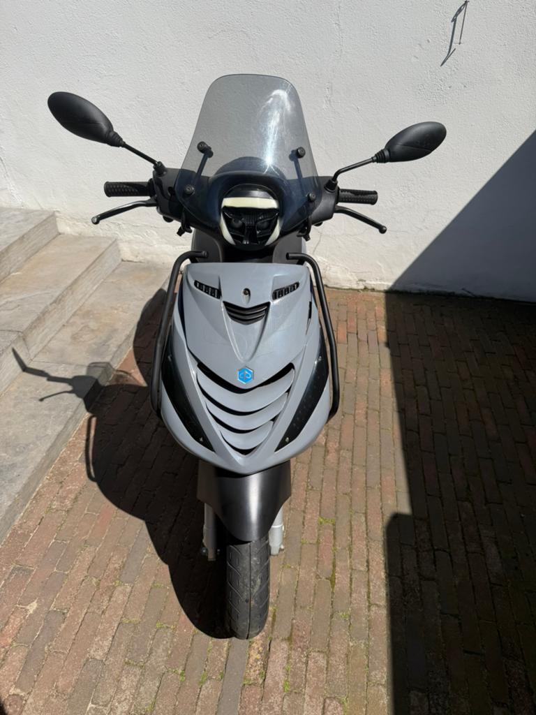 Piaggio zip scooter 2017, Fietsen en Brommers, Scooters | Piaggio, Zo goed als nieuw, Zip, Maximaal 45 km/u, Benzine, Ophalen