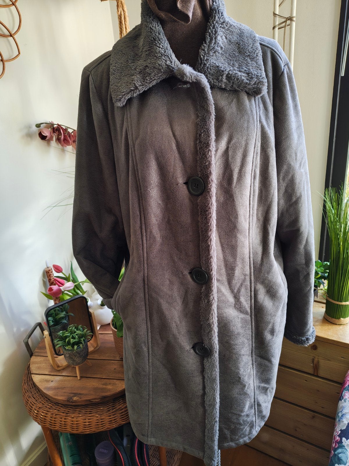 grijs suedine fluffy jas maat 44, Kleding | Dames, Ophalen of Verzenden, Gedragen, Maat 42/44 (L), Grijs