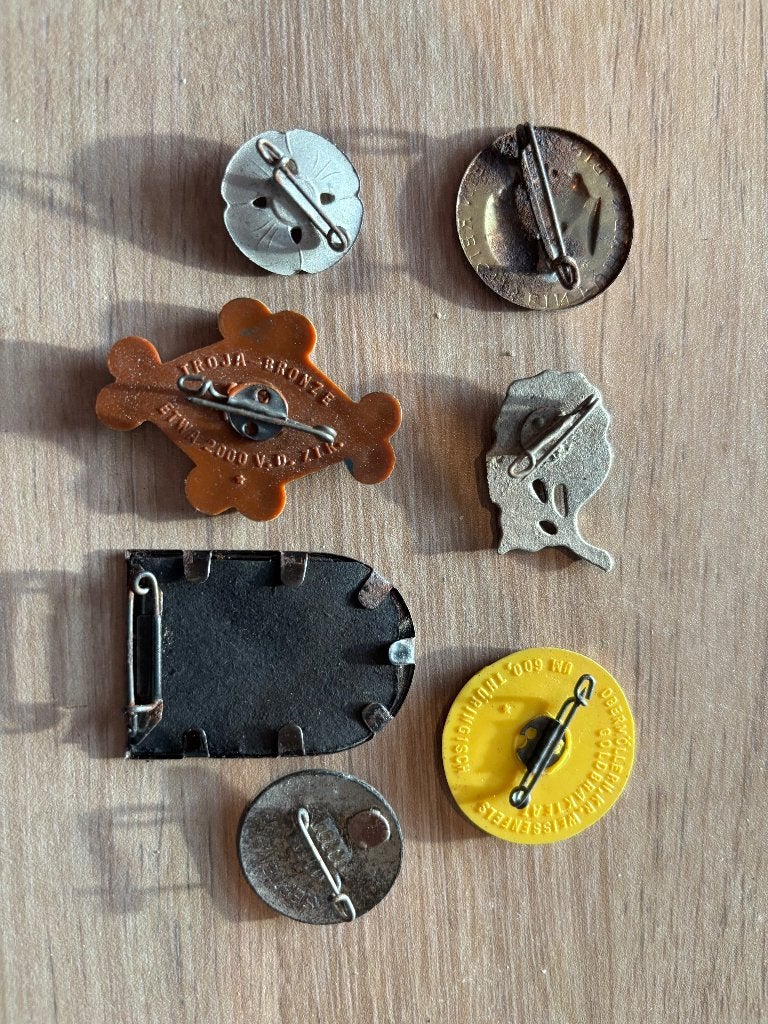 Partij Originele WHW Speldjes WOII (7 stuks), Verzenden, Overige soorten, Duitsland, Embleem of Badge