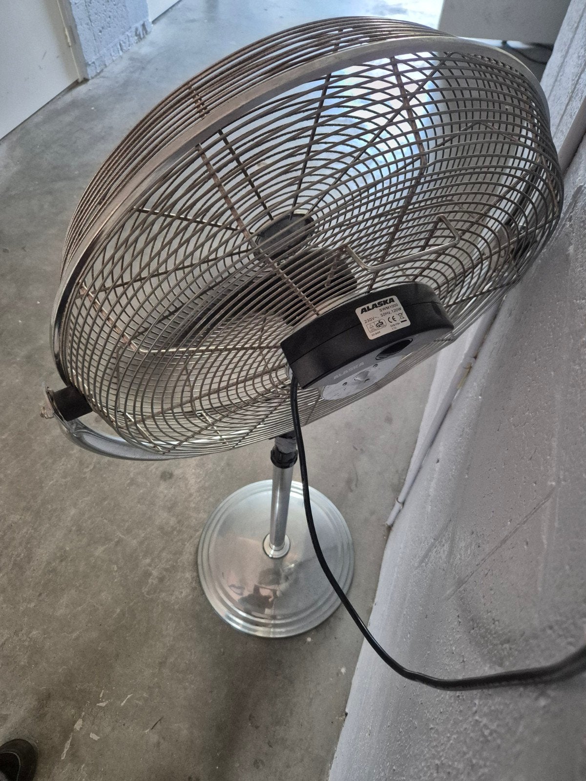 Alaska SWM1000 Statiefventilator Krachtig en Robuust, Witgoed en Apparatuur, Ventilatoren, Ophalen of Verzenden, Zo goed als nieuw