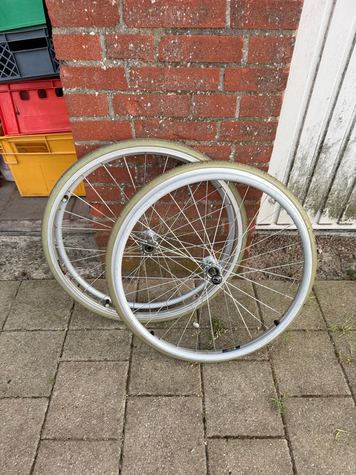 Rolstoel wielen met redelijke banden, Ophalen of Verzenden