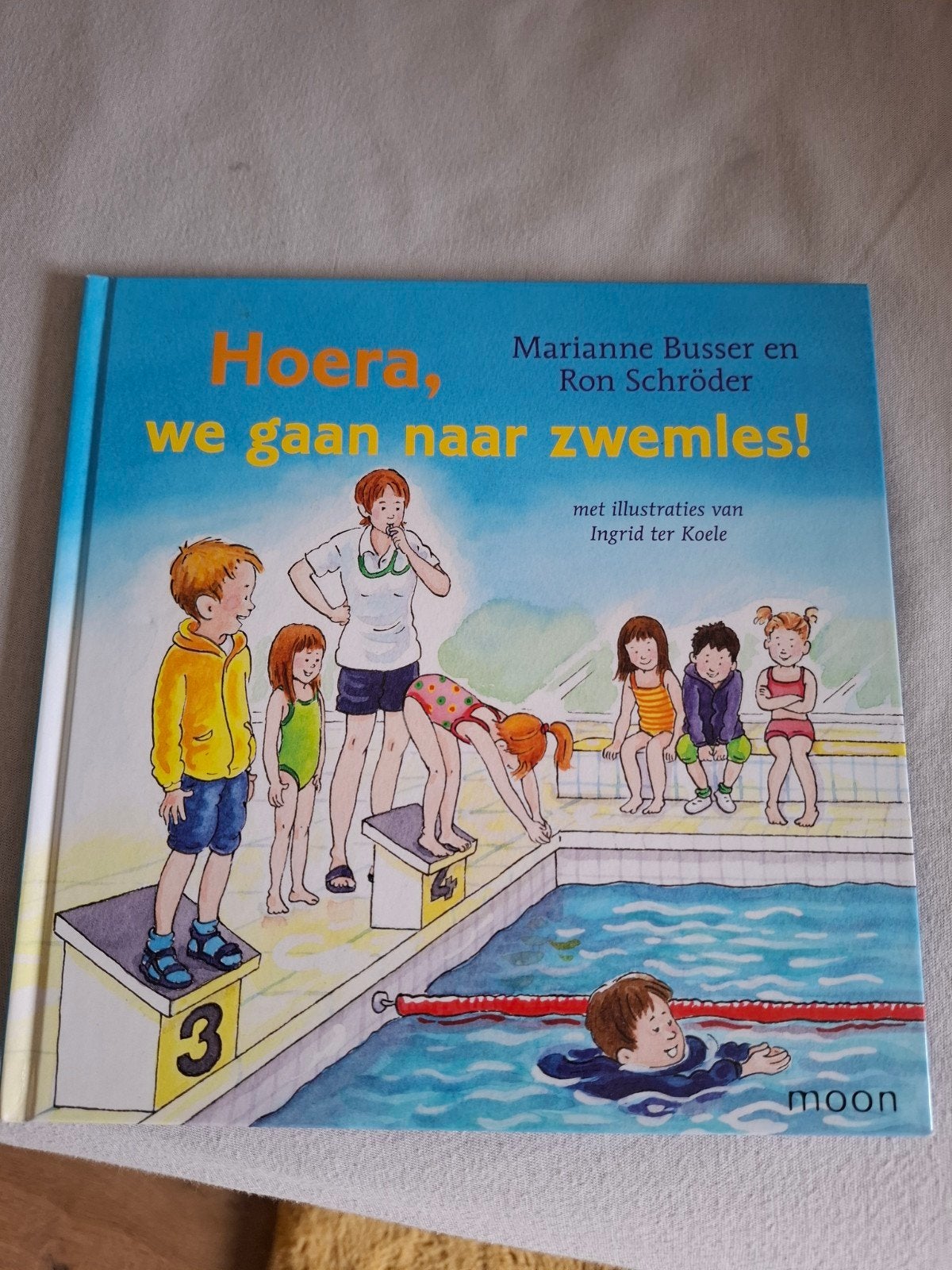 Hoera, we gaan naar zwemles! - Leuk en mooi kinderboek, Ophalen of Verzenden, Zo goed als nieuw, Marianne Busser en Ron Schröder