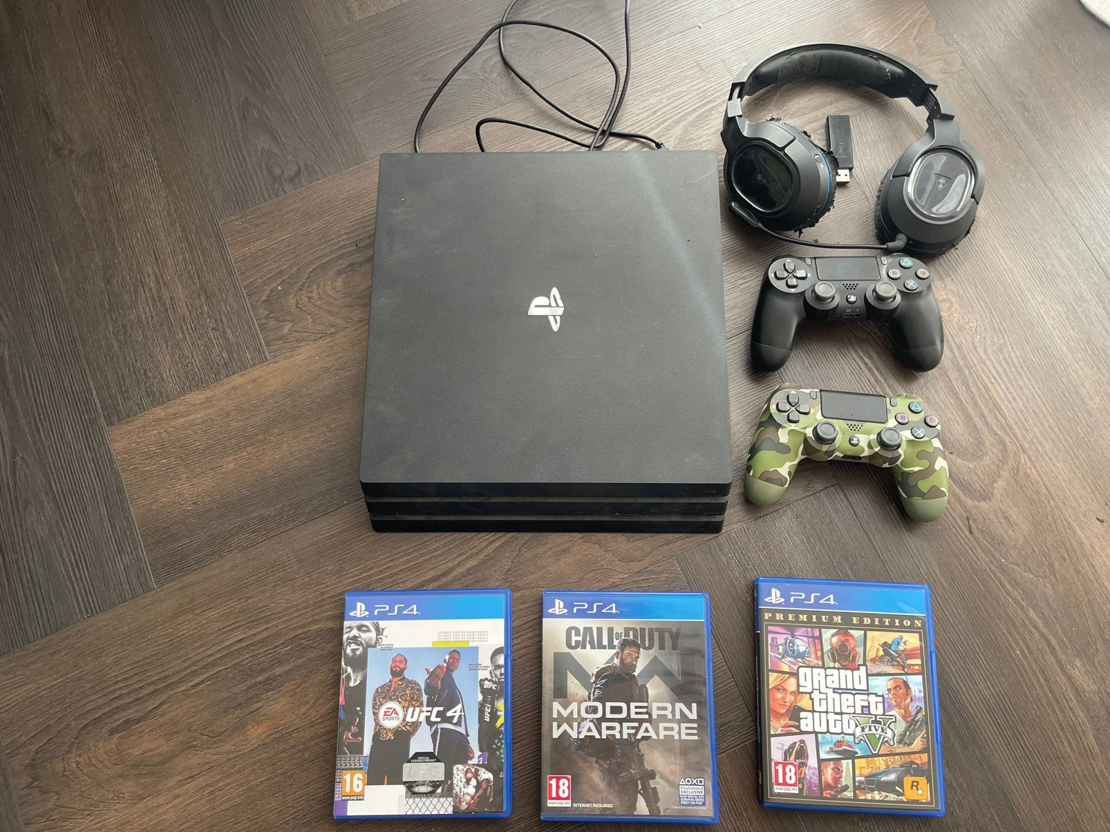 Playstation 4 pro 1tb + headset + 2 controllers + 3 spellen, Spelcomputers en Games, Spelcomputers | Sony PlayStation 4, Ophalen