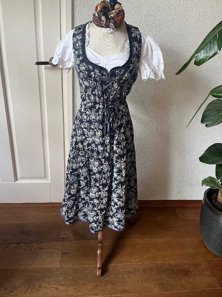 Dirndl met bijbehorende blouse van Gino Benotiti maat 38, Kleding | Dames, Ophalen of Verzenden, Kleding, Maat 38/40 (M), Gino Benotti