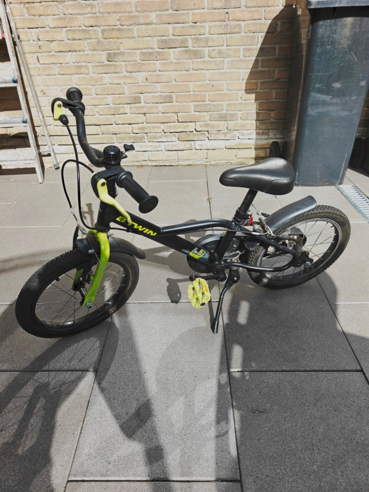 B'TWIN Dark Hero 500 Kinderfiets 16 inch, B'TWIN, Ophalen of Verzenden, Schijfrem, 16 tot 20 inch