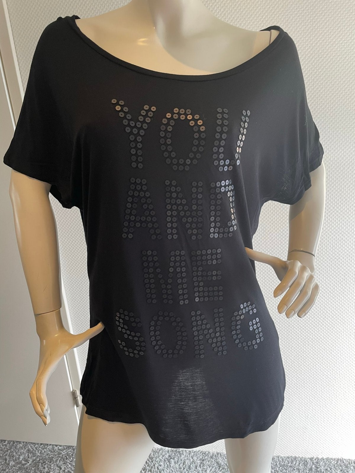 Silvain heach shirt met paiettten maat m, Kleding | Dames, T-shirts, Ophalen of Verzenden, Zo goed als nieuw, Zwart, Korte mouw