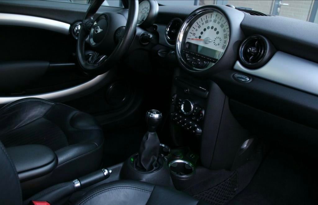 Mini Cooper 1.6 LCI 12/2012 Rood / Wit Chili als nieuw!!!, Auto's, Mini, Voorwielaandrijving, 40 €/maand, Zwart, 4 cilinders